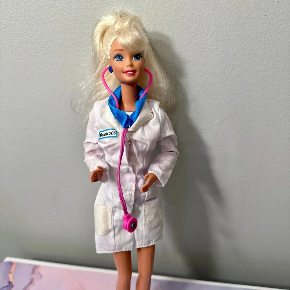 1993 Doctor Barbie - Picture 1 of 4